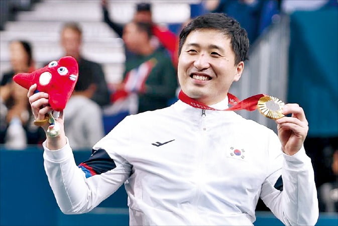 两大足联夹击五大联赛！冬歇期，到底还歇不歇？