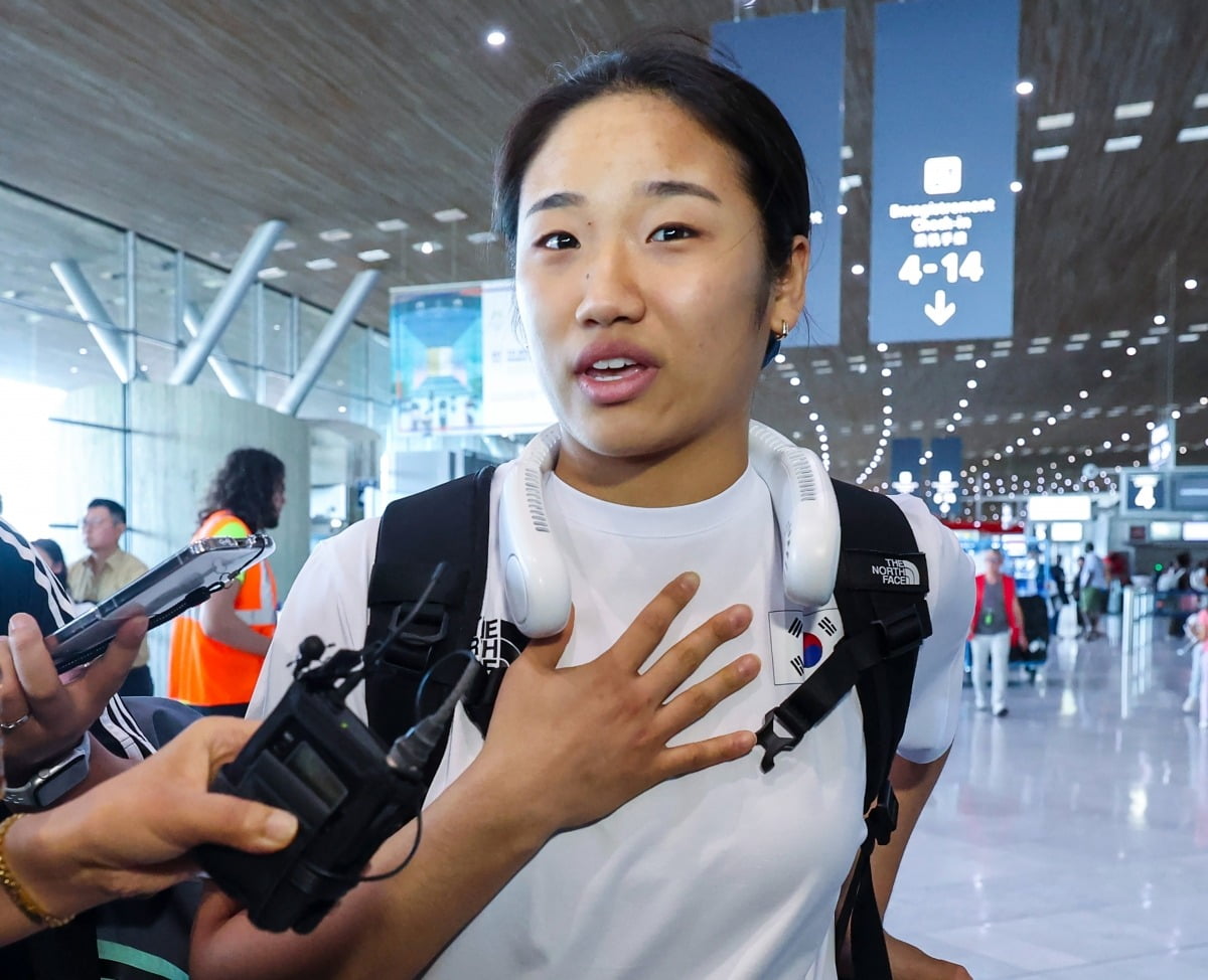 莫雷加德获胜后模仿哲凯赖什庆祝动作并盛赞：他的表现实在太出色了