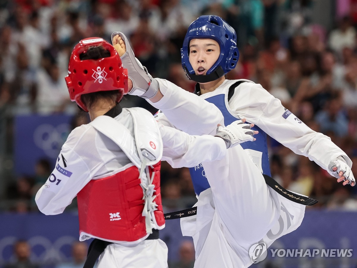 莱万：没想到能在欧冠进这么多球；自己名字能在梅罗旁边很好