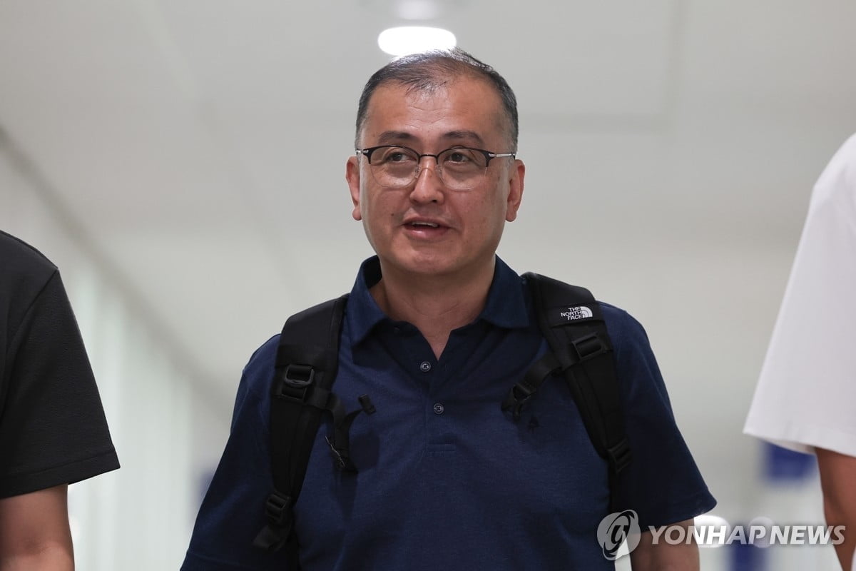 完成曼联首秀，乌加特晒照：旅程开始了，感谢球迷的支持