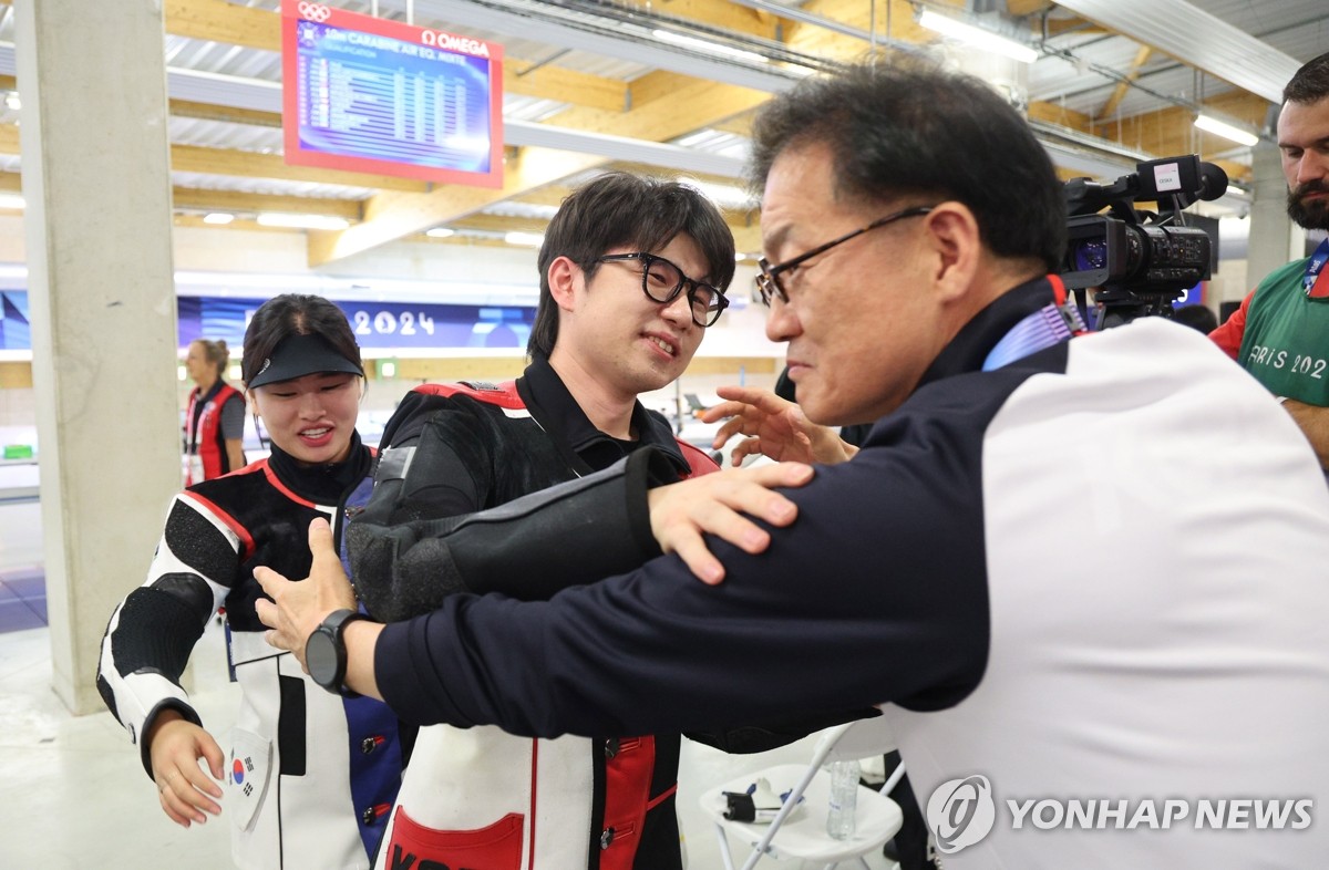 明日对阵鹈鹕：特雷·杨和博格达诺维奇大概率出战