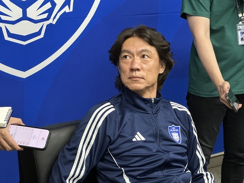 库里：尚未决定是否在背靠背比赛中轮休，但若膝盖不适会考虑