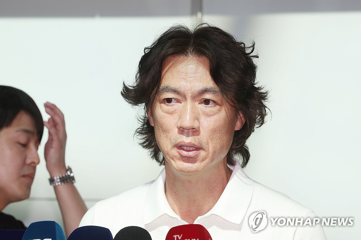 威林顿与鹿岛球员冲撞后受伤连喷垃圾话 主裁向其出示黄牌