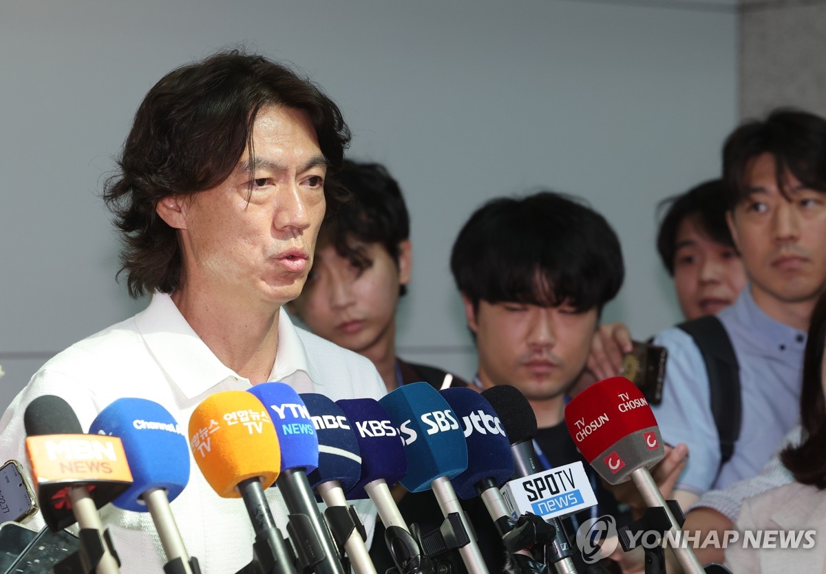 战术角球头球破门，德利赫特攻入曼联生涯首球