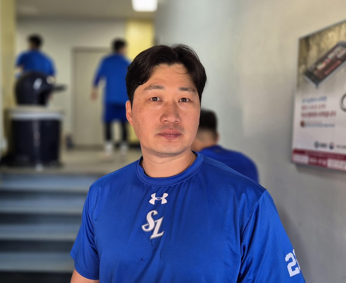 怪不得莱万昨晚表现不好，莱万内心也清楚自己终究是外人