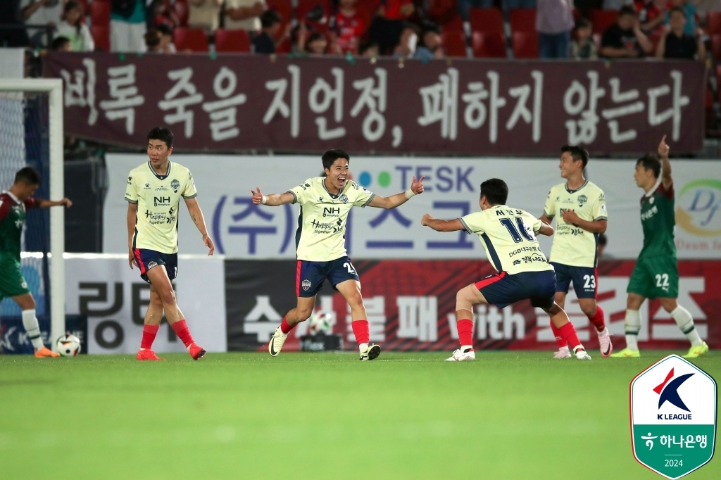 CBA杯战报：米奇28+7 杰曼19分 北京81-76险胜青岛