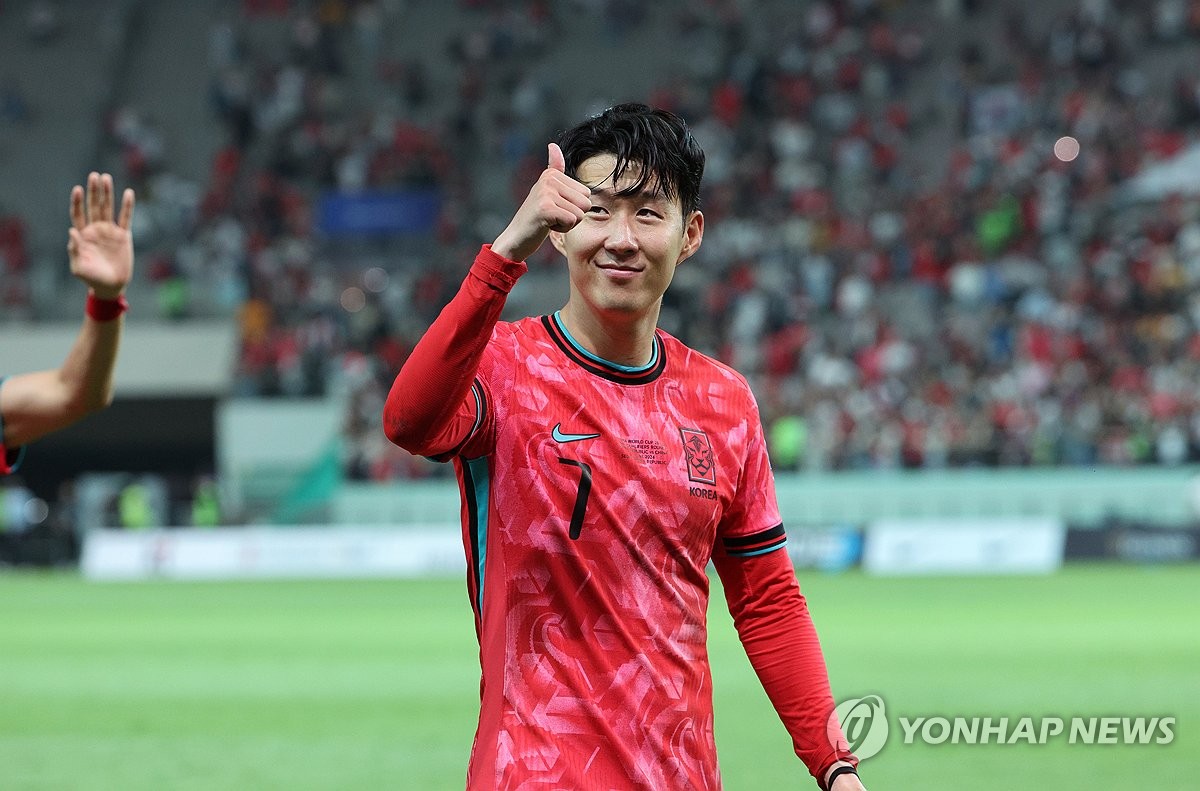 不需要防守！26分钟喷气机连入3球，暂3-0领先珀斯光荣