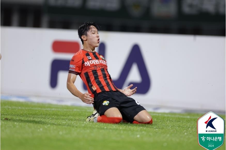 直奔金靴而去！36岁莱万11轮西甲狂轰14球