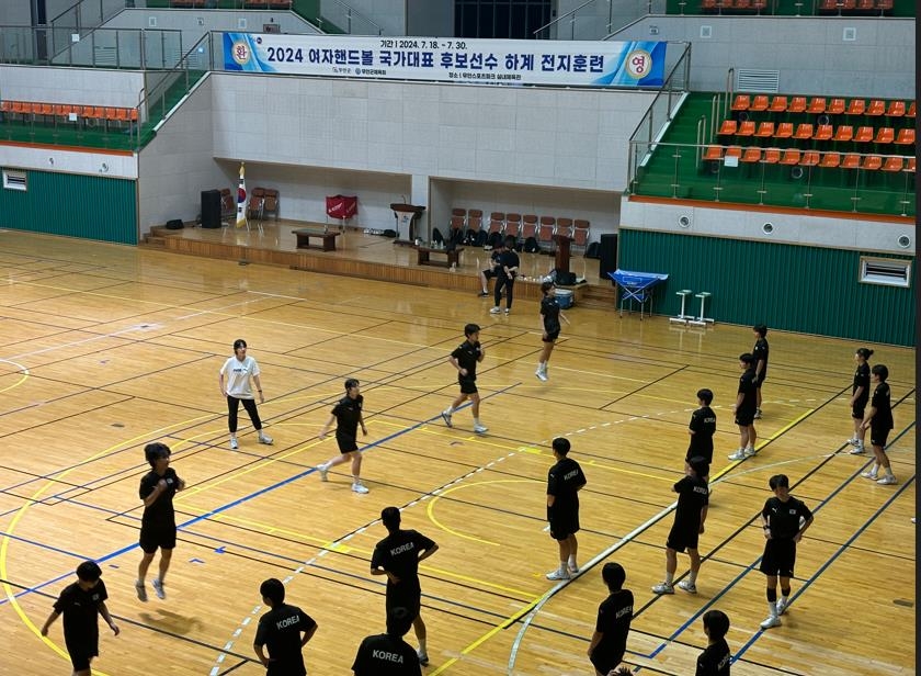 科莫vs佛罗伦萨全场数据：射门数10-8，射正数4-4