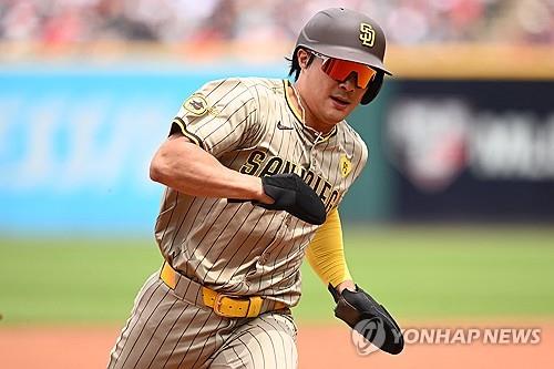 官方：拜仁外租前锋萨拉戈萨右脚第五跖骨骨折